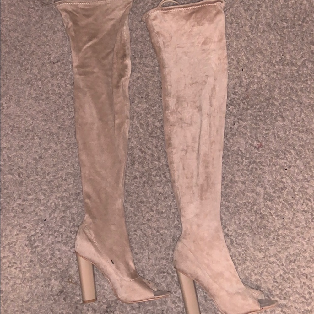 Swayed boots